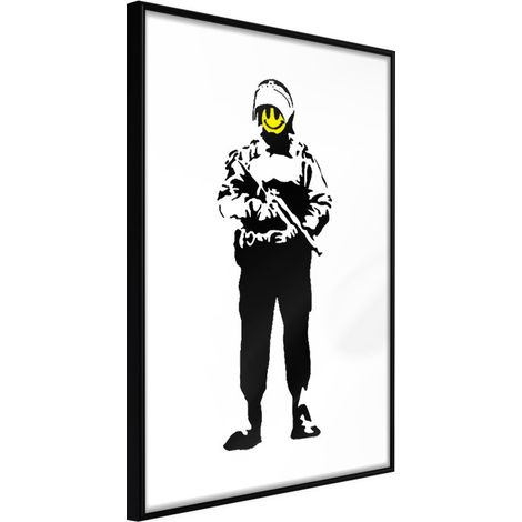 Affiche Murale Encadrée "Banksy Smiling Copper" 21 x 30 cm Noir
