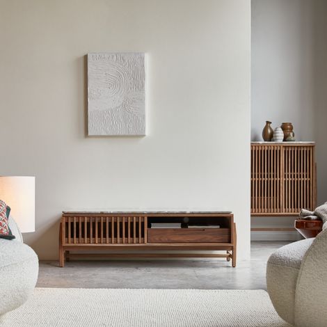 Meuble TV Isaure en bois de noyer massif et terrazzo premium 140 cm (1/5)