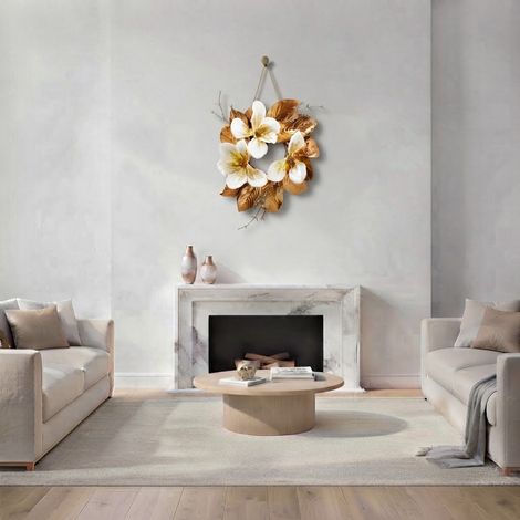Corona natalizia con foglie color oro e magnolie per decorazione (1/3)