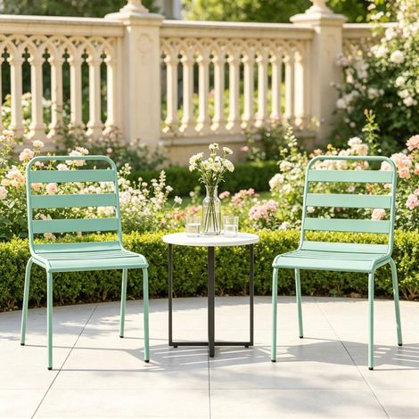 Lot de 2 chaises de jardin en métal vert, empilables et stables, avec pieds réglables, sièges sans coussin pour terrasse, balcon, piscine, repas en extérieur ou bistrot – CHICFURN (1/5)