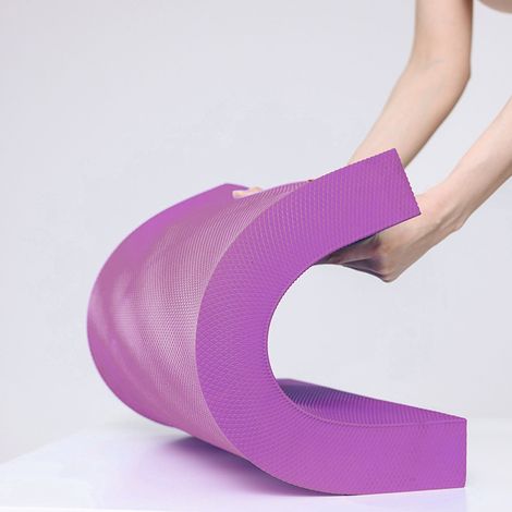 Tapis de yoga/fitness en mousse TPE pour l'équilibre, support plat et coussin souple à haut rebond, coloris rotin foncé violet. (1/5)
