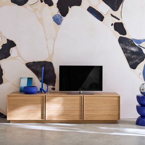 Sweeek – Meuble TV en MDF effet bois naturel 3 portes – Dimensions L 180 x P 43 x H 45 cm – Rangement optimisé pour box et consoles (1/5)
