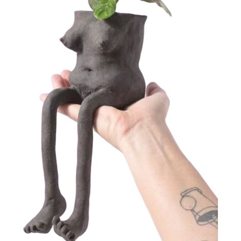 Pot de fleurs décoratif en forme de meuble bas : cache-pot original pour le salon, le bureau ou comme élément de décoration unique. (1/5)