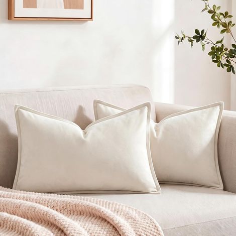 Lot de 2 housses de coussin crème simili-daim sauvage 30x50 (1/5)