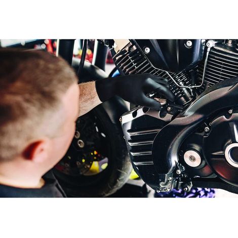 Einweg-Nitrilhandschuhe, latexfrei und puderfrei, vielseitig einsetzbar, für Lebensmittelkontakt, medizinischen und industriellen Schutz, zum einmaligen Gebrauch, schwarz, 100 Handschuhe (Größe M) (1/5)