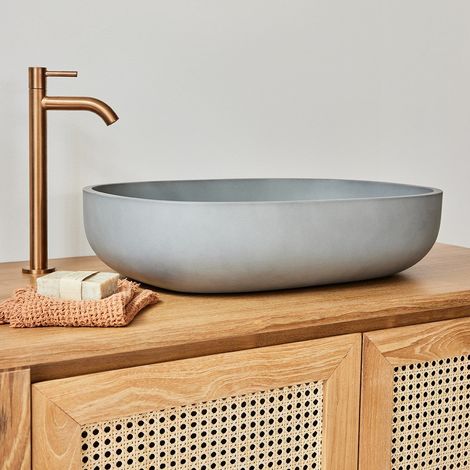 Berah Getah – Vasque à poser ovale en béton naturel 50 cm – Largeur 37 cm – Hauteur 12,5 cm – Percée pour évacuation 4,5 cm