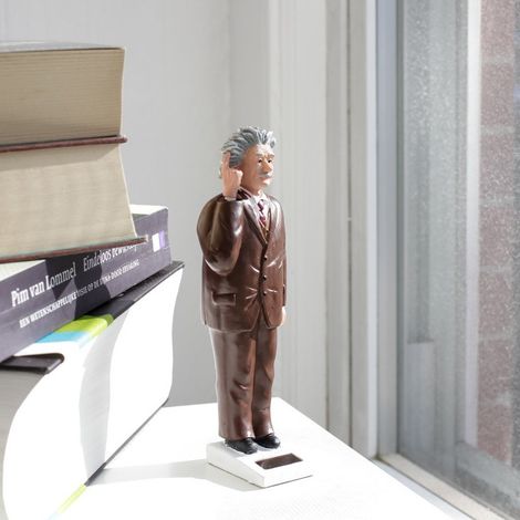 statuette décorative solaire - KIKKERLAND - Einstein solaire - Plastique - Multicolore - Blanc - Décoration de jardin (1/2)