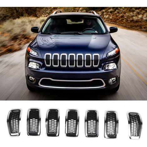 La calandre chromée avec grille en nid d'abeille noire est disponible sur le Jeep Cherokee 2014-2018. (1/5)