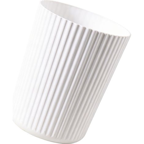 Contenedor de basura de plástico con fondo blanco (1/2)