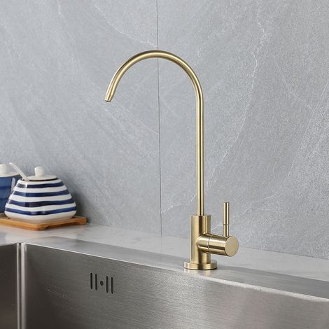 Gold Kitchen Faucet Made of High Quality Stainless Steel, 360° Rotation, Soft Spray for Healthy Use, Splash-Free - Comfort and Efficiency (1/5)