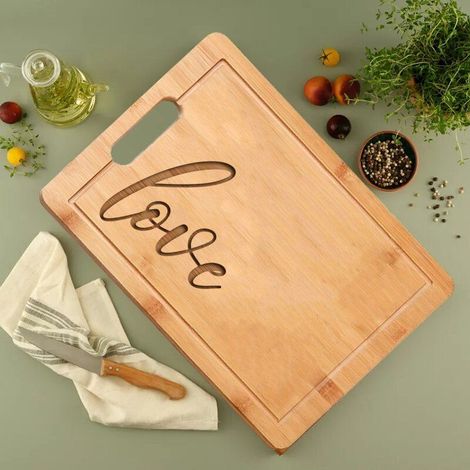 Planche bambou avec message "LOVE" personnalisé – Idée cadeau unique pour couple (1/5)