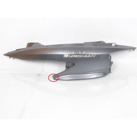 [PRODUIT D'OCCASION] Coque arrière gauche origine pour scooter Suzuki 125 Burgman (1/2)