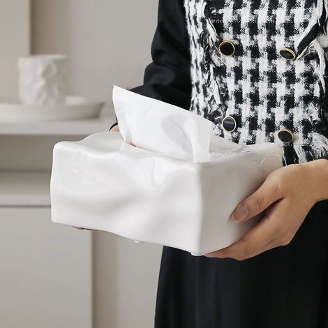 White tissue box (1/5)