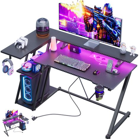 Bureau Gaming d'Angle en L 100 cm avec Prises Électriques et Éclairage LED, avec Support Écran, 3 Étagères de Rangement, Bureau Gamer pour Petit Espace, Noir Fibre de Carbone