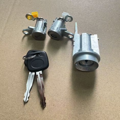 La référence 69005-35840 convient aux pick-up Toyota de 1991 à 1995  les références 69051-35070 et 69057-35070 sont compatibles. (1/5)