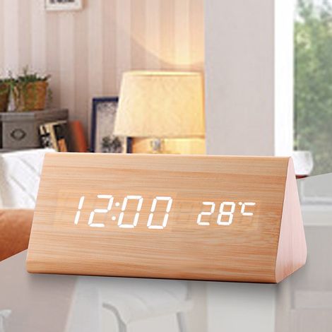 (Couleur bois naturel) Réveil numérique, horloge triangulaire en bois, avec affichage LED, 3 réglages d'alarme, affiche l'heure et la date (1/4)