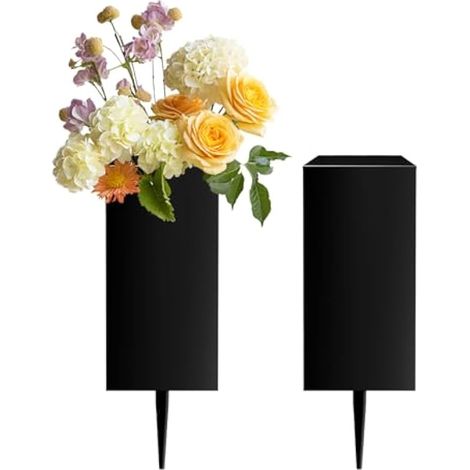 Vase de Cimetière, 2 Pièces de Vase Cimetiere avec 10 cm Piquet 8 x 8 x 20 cm Porte-Fleurs de Funéraire en Métal avec 4 Trous de Drainage pour Jardins Balcons Pelouses Tombes Commémoratifs Funérailles (1/5)