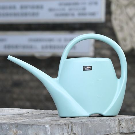 Arrosoir de jardin de luxe, en plastique épais, pour un arrosage uniforme. Convient aux plantes d'intérieur et aux fleurs de jardin  esthétique, pratique et respectueux des plantes.