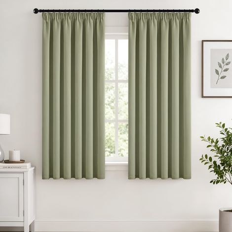 Rideau occultant Galon fronceur 2 Pièces L101 H175 Vert Sauge Rideau totalement occultant, isolant chaud et froid, atténue les bruits, équipé d'un galon fronceur pour salon et chambre (1/5)