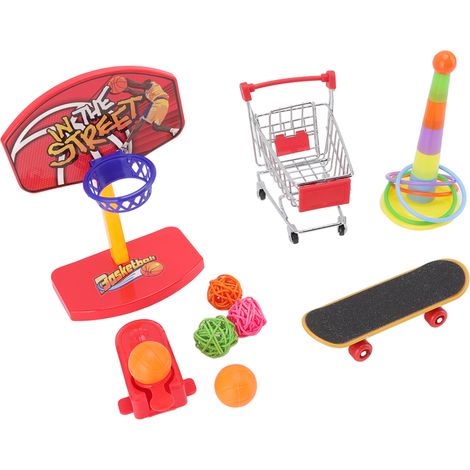 Lot de 4 jouets interactifs pour l'entraînement des oiseaux : basket-ball, skateboard et chariot, parfaits pour les perruches ondulées et les calopsittes. (1/5)