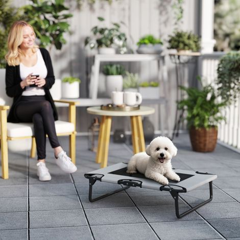 Lit surélevé pliable pour chien, chaise longue d'extérieur pour chien avec design en maille, tissu Oxford gris clair, 75 x 51 x 18 cm