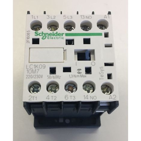 Schütz 230V in italiano si traduce come:    Relè 230V