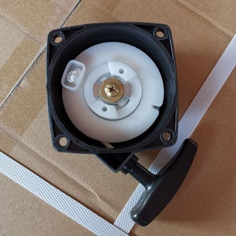 Démarreur à rappel Zenoah pour moteurs G4K et G3K, un démarreur à tirette adapté aux moteurs Komatsu G4K/G3K, facilitant le démarrage. (1/4)