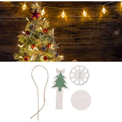 Einzigartiges Weihnachtsmüsli - Eine einzigartige hölzerne Weihnachtsbaumdekoration, die einen Schneemann und ein Rentier darstellt. (1/5)