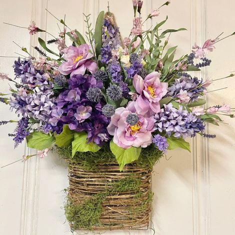 Corona de lavanda azul, cesta de flores, corona para el Día de la Madre, flores artificiales de lavanda morada, decoración azul para puerta, cesta de lavanda (1/5)