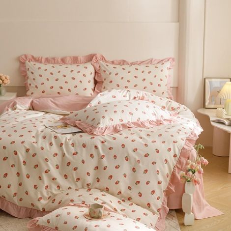 Housse de Couette 200x200 à Volant Romantique Rose Fraises (1/5)