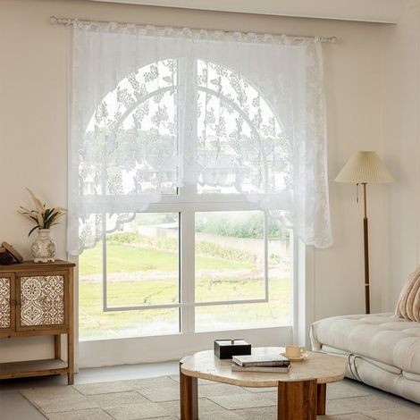 Un rideau en dentelle blanche, de 160 cm de large et 100 cm de haut, orné d'un élégant motif floral et papillon, en tissu semi-transparent, convenant aux fenêtres standard et à une décoration de style (1/2)