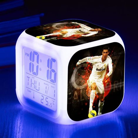 Coupe du Monde de la FIFA – Réveil numérique à l'effigie de Ronaldo (C), lumière multicolore