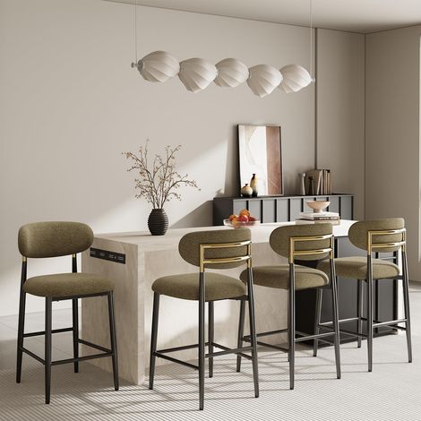 Tabouret Bar, Tabouret de Bar lot de 4, Chaise de Bar avec Dossier Enveloppant et Mousse Haute Densité, Pieds en Métal Noir et Détails Dorés, Convient aux Cuisines, Cafés et Bars, Marron (1/5)