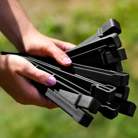 Pack of 20 Plastic Garden Edging Stakes, 24.5 cm - Sturdy Garden Stakes, Black