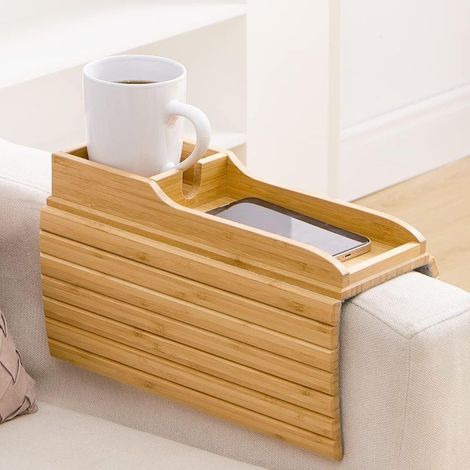Porte-gobelet en bambou naturel pour canapé – Plateau portable et stable pour accoudoir – Rangement pour télécommande, boissons et téléphone portable (1/5)