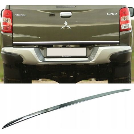Mitsubishi L200 2014 - Ajuste de molduras cromadas para portón trasero (1/4)