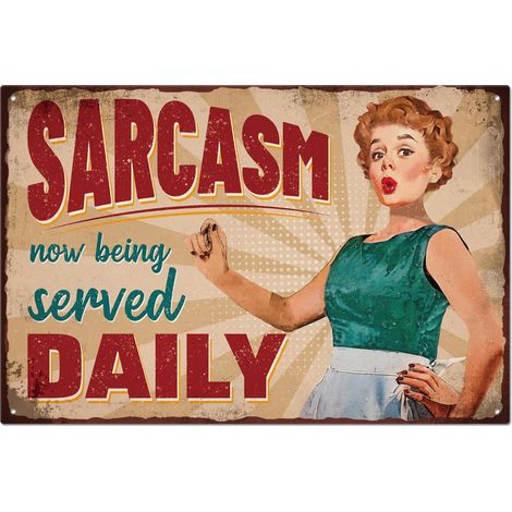 Plaque métallique en étain vintage drôle rétro "Sarcasm Now Being Served Daily" (Le sarcasme est servi quotidiennement), Décoration murale métallique, Plaque d'art en étain décorative, Affiche 20x30 c (1/5)