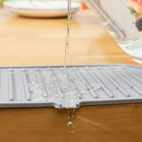 Tapis Robinet Silicone Gris, Protection Anti-Éclaboussures Évier Cuisine, Adhésif Pratique et Durable (1/4)