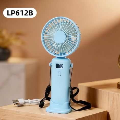 Este ventilador portátil recargable de color azul cuenta con una pantalla LED, un soporte integrado para el teléfono y cinco velocidades, lo que lo hace adecuado para su uso en la oficina y durante lo