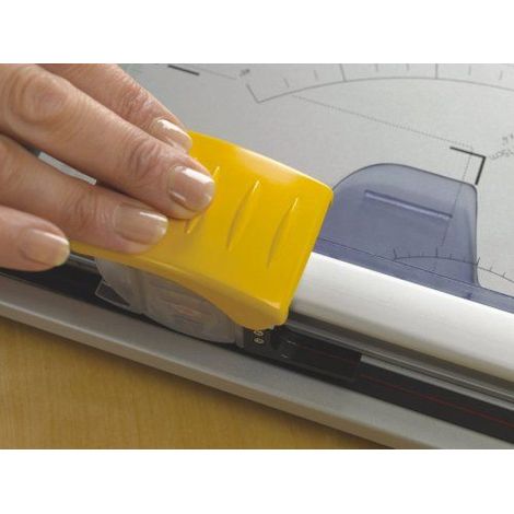 Fellowes Atom A4 taglierina nera capacità 30 fogli (1/5)
