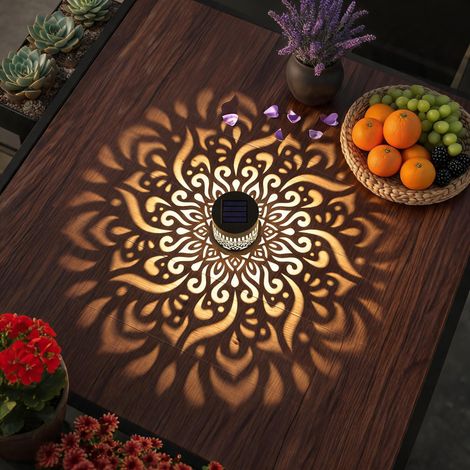 Sonnengelbe, metallische Mandala-Leuchte, 10 Lumen, 1 Stück – IP55 wasserdichte Außendekoration für Garten, Hof oder Terrasse, warme Farbe (1/5)