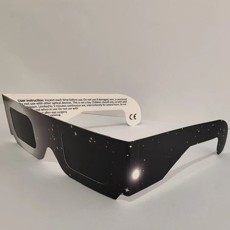 Sonnenfinsternisbrillen (50er-Packung) - Schutzbrillen gemäß ISO 12312-2:2015 und CE-zertifiziert, geeignet für die direkte Beobachtung der Sonne (schwarzes Sternenhimmel-Design)