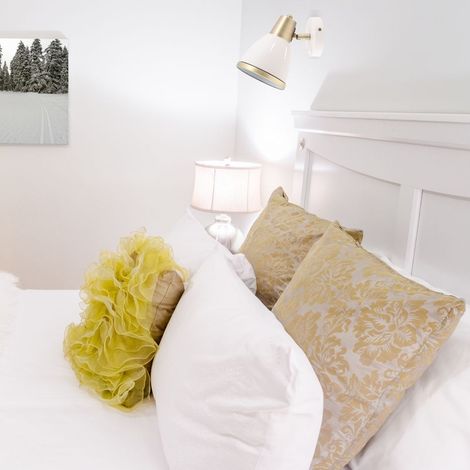Applique murale orientable avec interrupteur blanc et or