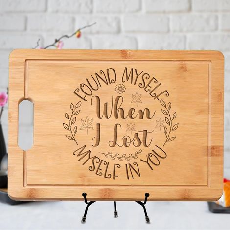 Planche bambou inscription personnalisée – Idée cadeau originale pour couple (1/5)
