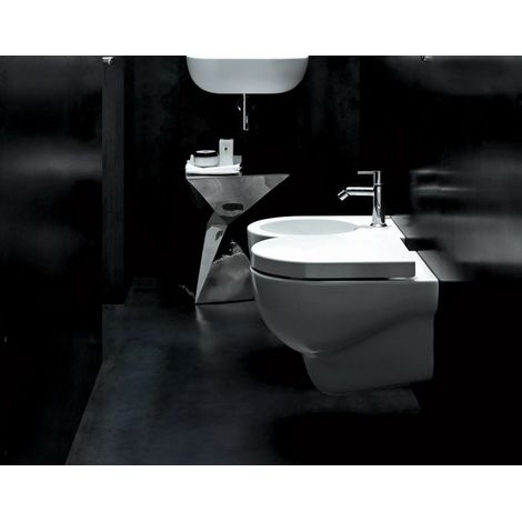 Sanitari Nuvola sospesi salvaspazio cm. 46 con sedile avvolgente (1/4)