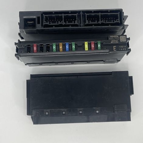 Imported Toyota fuse box 82641-58020, Denso relay 110600-1241