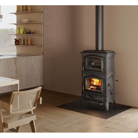 Poêle à bois en fonte avec four - LA NORDICA Isetta Forno 8.2 kW (1/5)