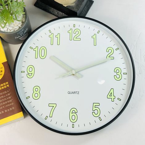30 cm beleuchtete digitale Wanduhr, geräuschlose Uhr (1/3)