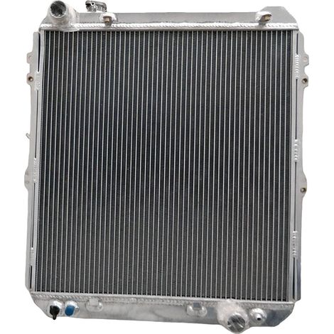 Radiador de aluminio, dimensiones del núcleo: 550 mm x 528 mm x 56 mm, dimensiones totales: 665 mm x 600 mm x 117 mm, diámetro de entrada/salida: 38 mm, enfriador de aceite integrado. (1/5)
