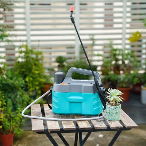 Pulvérisateur électrique de 5L monté sur l'épaule, pulvérisateur de pesticides pour le jardinage, petit pistolet pulvérisateur d'eau Batterie au lithium 2200mAh intégrée Rinçage de la voiture (1/5)